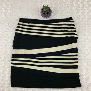 🌻NWT Vince camuto mini skirt striped